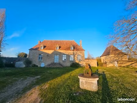 maison de caractère  fin xviie  chapelle  2ha  4 chambres. 250m2