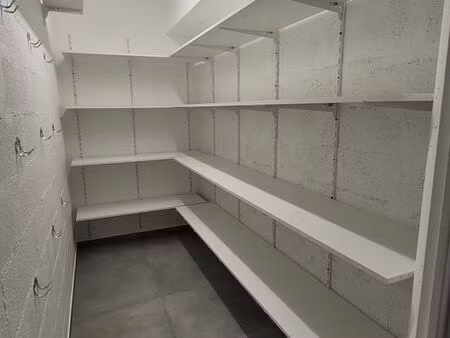 très belle cave pour stockage cannes la bocca résidence le tivoli des fleurs 4m² saine  sé