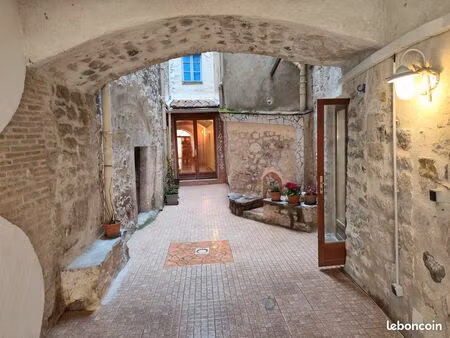 rez de chaussée avec cour privée