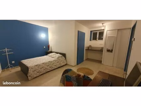 chambre dans maison centre village