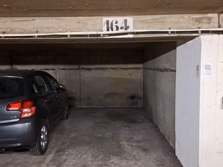 place de parking couverte à convention paris 15eme