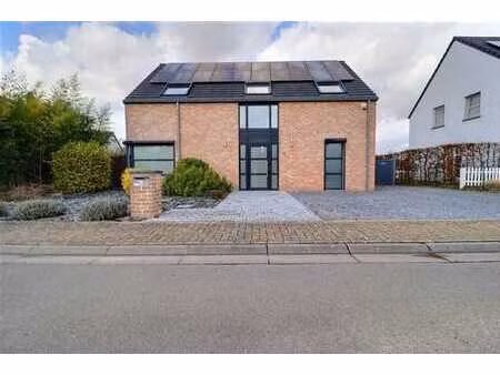 spacieuse maison 3 chambres dans un clos résidentiel calme