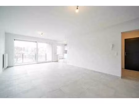 appartement 2 chambres avec terrasse  cave et parking