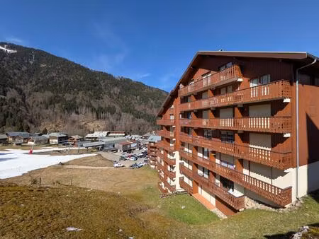 appartement 3 pièces plus cabine avec balcon exposé sud au pied des pistes avec 2 parkings