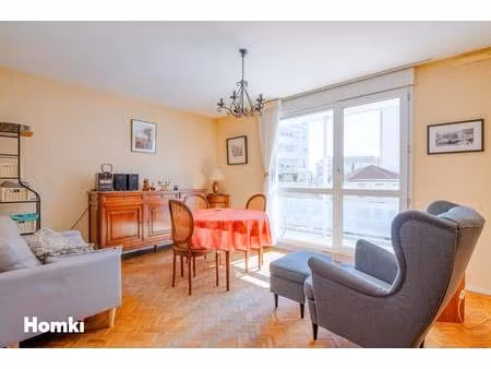 t3 67 m² avec balcon  garage & cave – métro république au pied – villeurbanne