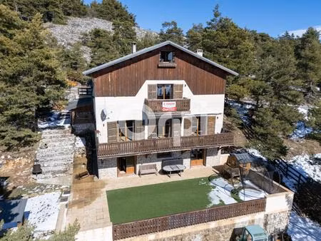 maison 8 pièces 226 m2 - 3 appartements - terrain 2000 m2 - emplacement rare - rentabilité