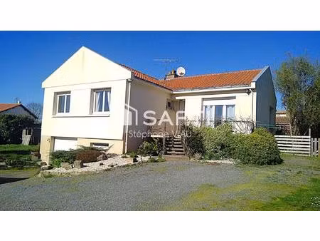 maison d'habitation de 120 m2 à st christophe du bois dans un environnement calme et à l'a