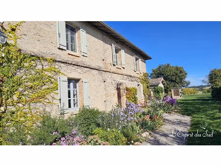 propriété de charme en pierre rénovée  dépendance  piscine 