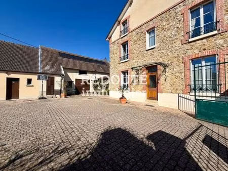 maison de 8 pièces en pierre avec dépendance  garage et jardin