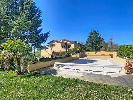 villa vue panoramique avec studio et piscine