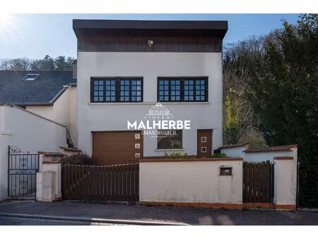 maison indépendante avec jardin et garage