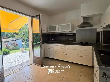 maison avec garage et parc  annexes