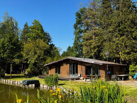 chalet au cœur d’un cadre unique entre étang et rivière
