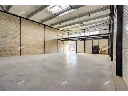location local d'activités mennecy 100 m²