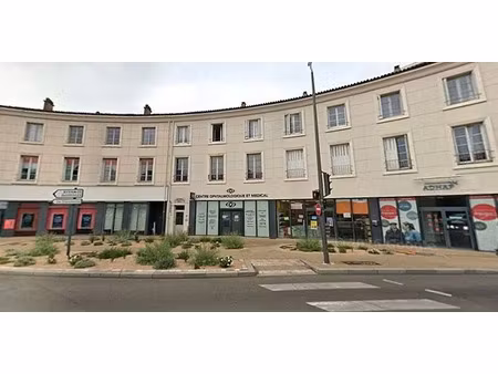 location commerce poitiers 295 m²