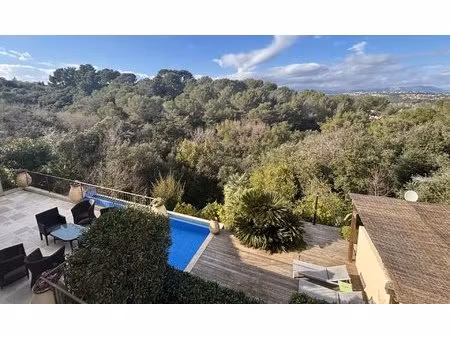 superbe villa 7p avec piscine vue dégagée collines et mer