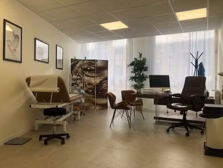 location bureau 23 m² à cannes (06400)
