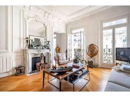 paris 17th district – an elegant pied a terre in perfect condition with id 2886717660