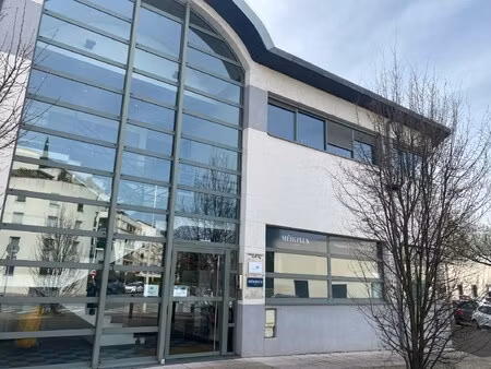 location local professionnel 506m²