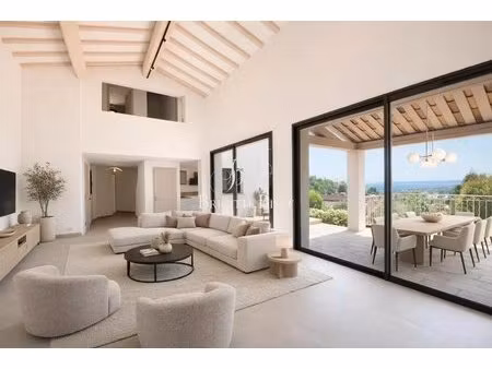 villa vue mer entièrement rénovée aux issambres