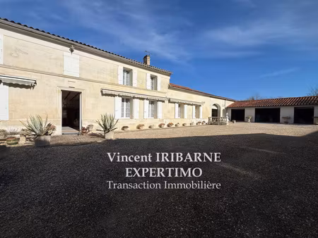 maison saintongeaise  trois garages  dépendances et jardin