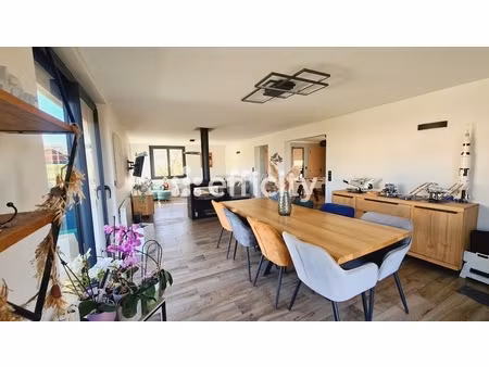 maison 6 pièces - 230 m²