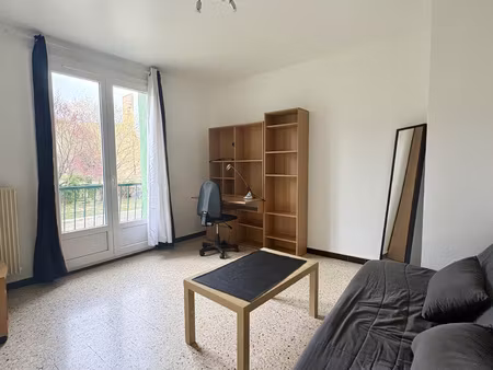 studio meublé avec balcon à aix-en-provence