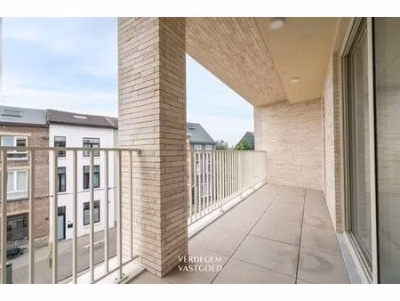 prachtig duplexappartement met 3 slaapkamers en overdekt terras