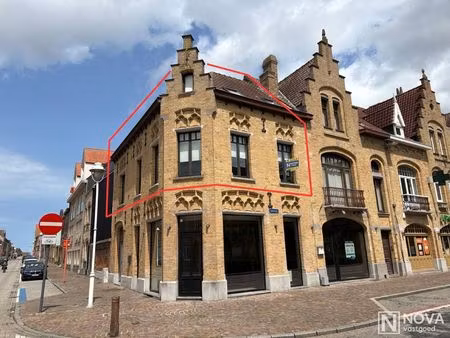 ruim en lichtrijk duplex-appartement aan de kerk