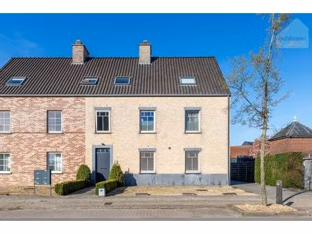 instapklaar gelijkvloers appartement met tuin en garage in hartje geel