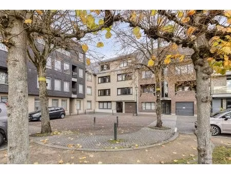 lichtrijk 2-slaapkamerappartement met garagebox in het hart van leopoldsburg!