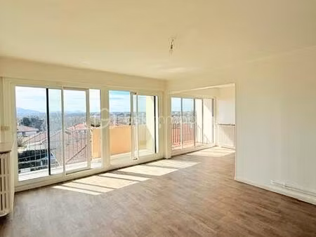 appartement de 82 66 m² à saint-pierre-d'irube