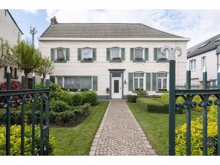 karaktervolle neoclassicistische gezinswoning op toplocatie