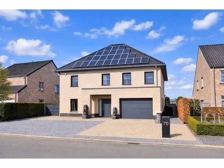 instapklare topwoning met unieke mogelijkheden op een perceel van 11a75ca in het landelijk