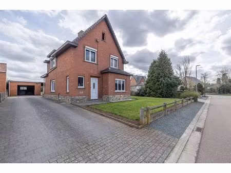 rustig gelegen te renoveren woning met 3 slk