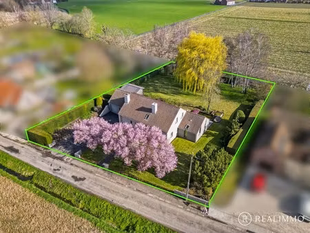 ruime villa met 4 slaapkamers op ruim perceel met prachtige ligging!