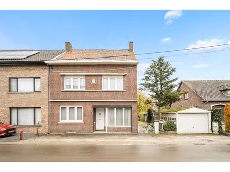 te renoveren halfvrijstaande woning op een perceel van 4a24ca