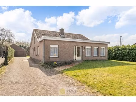 idealis vastgoed - op te knappen gezinswoning op wandelafstand van centrum!