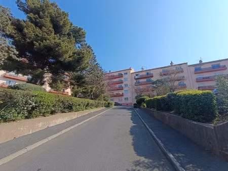 vends appartement t3  2 chambres possibilité 3 chambres  en rez de chaussée  place de...