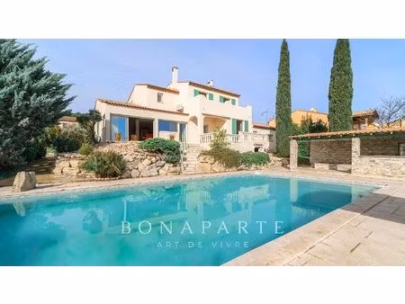 villa avec vue golf – piscine – 160 m² – sous-sol 182 m²