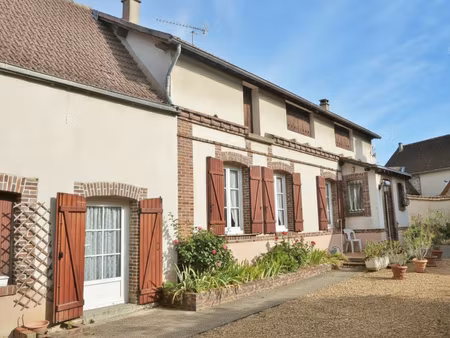 10 min' à pieds gare : maison ancienne + dépendances  
