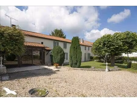vente maison 10 pièces 251 m² jonzac (17500)