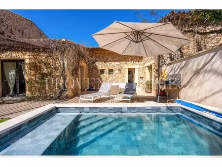 a vendre charmant pied-à-terre en provence avec jardin et bassin à gordes