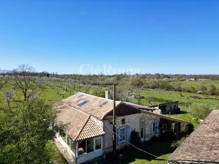 10 minutes d’eymet - propriété de caractère avec dépendances et lac sur plus de 5...