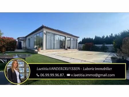 a vendre villa 4 faces de plain-pied 5 pièces de 141 m2 avec véranda  piscine et garage...