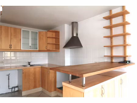 longwy  face a la gare ferroviaire bel appartement libre de