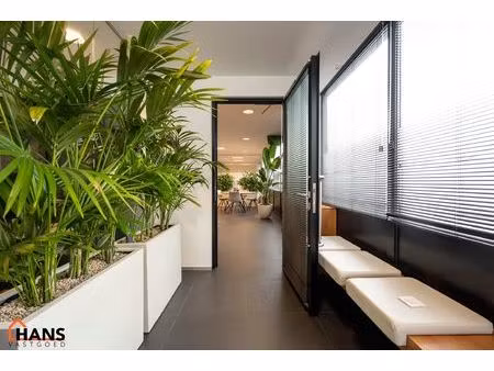 ruim en praktisch ingedeeld kantoor met diverse mogelijkheden