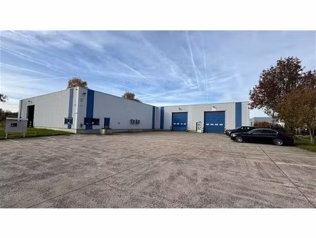 te huur goed gelegen bedrijfspand te wommelgem