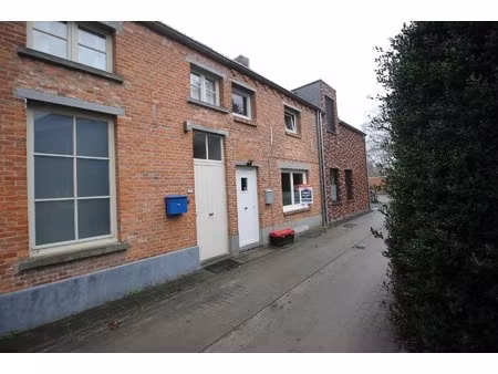 gerenoveerde gezinswoning met 3 slaapkamers  terras en tuin op een zeer centrale  doch rus