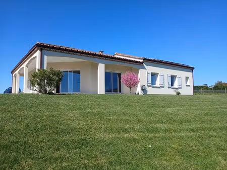 maison de 3 ou 4 chambres avec une vue imprenable.